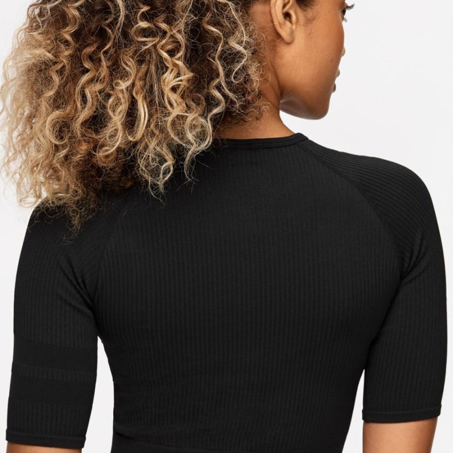 T-Shirts STRONGER | Rib Seamless Crop Top I Buy Online I Stronger Black Embrace